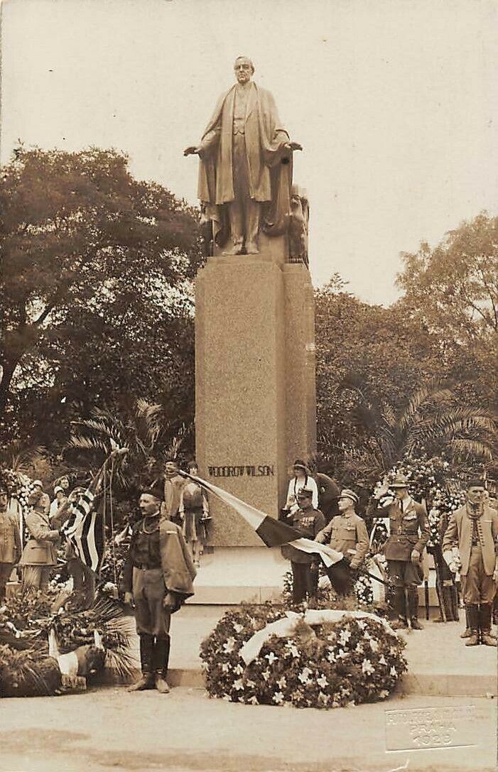 PRAGUE, CZECH REP, WOODROW WILSON MONUMENT IN 1928, FLAGS, PEOPLE, REAL PHOTO PC