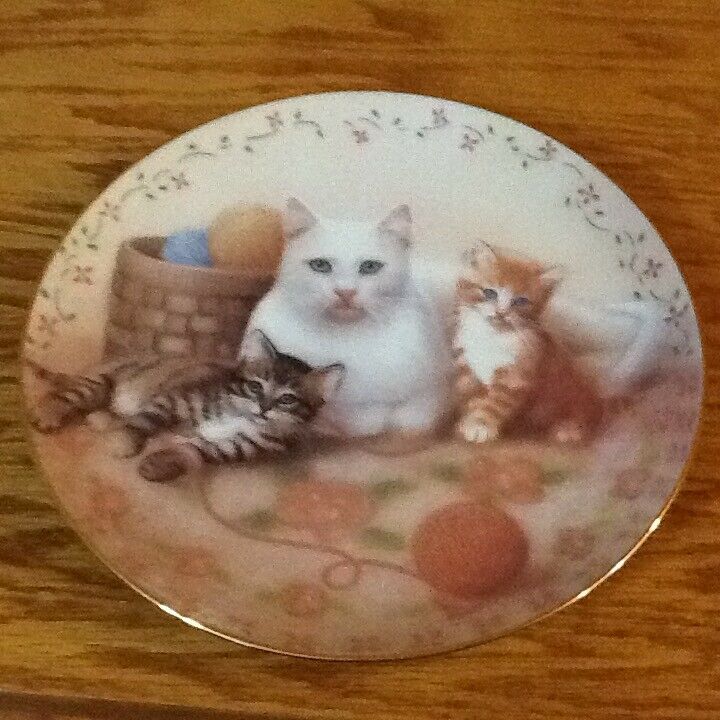 Collectable  Cat Plate "the Royal Family "