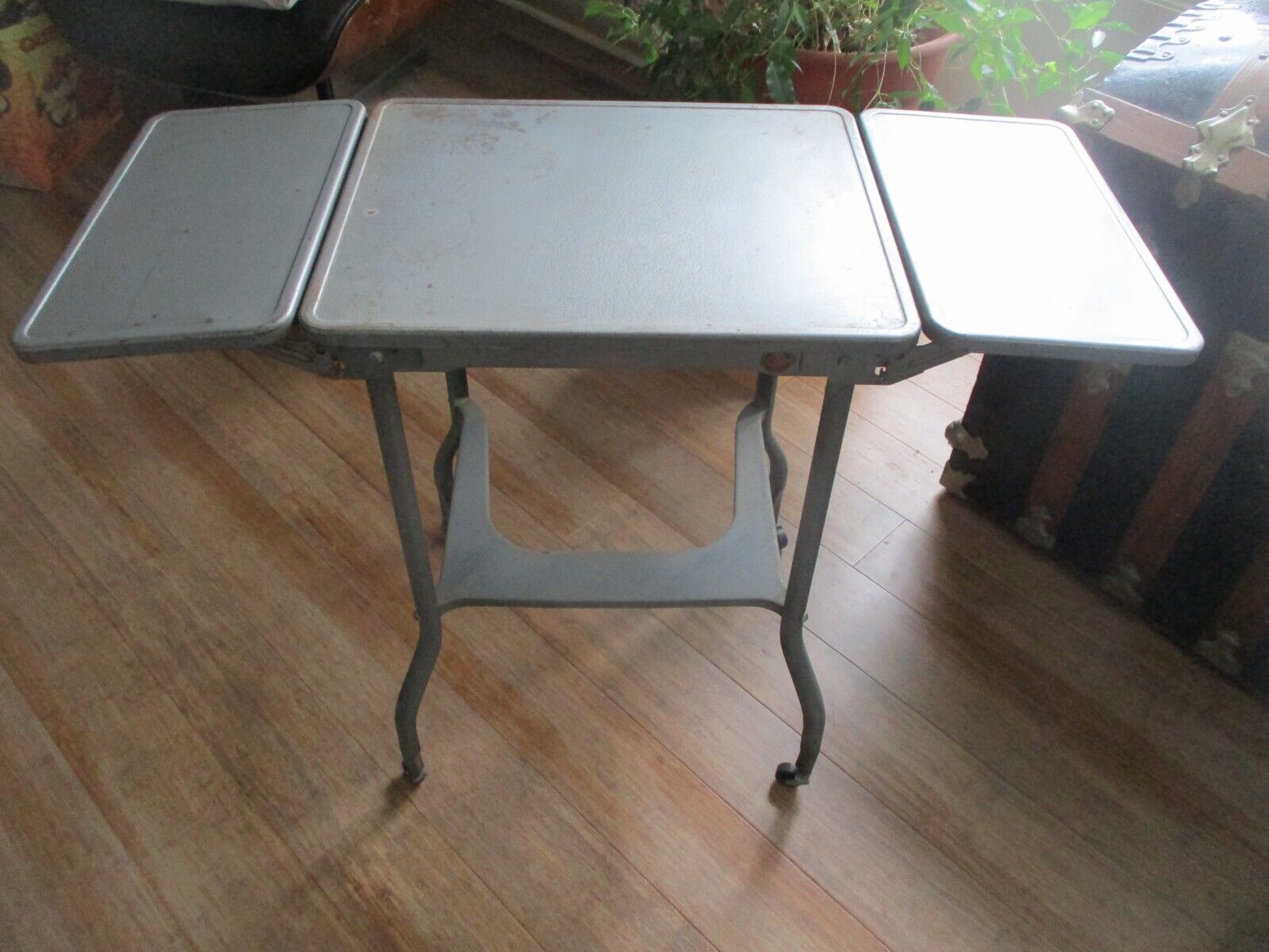 Vintage Luxco Lacrosse Wi Industrial Metal Typewriter Gray Table Stand W/sides