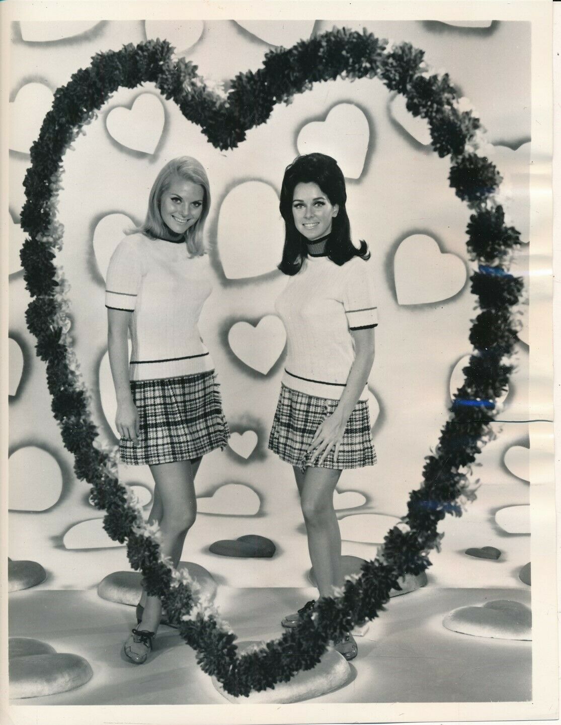 OPERATION: ENTERTAINMENT Original ABC-TV Photo Two Sexy Girls Mini Skirts vv