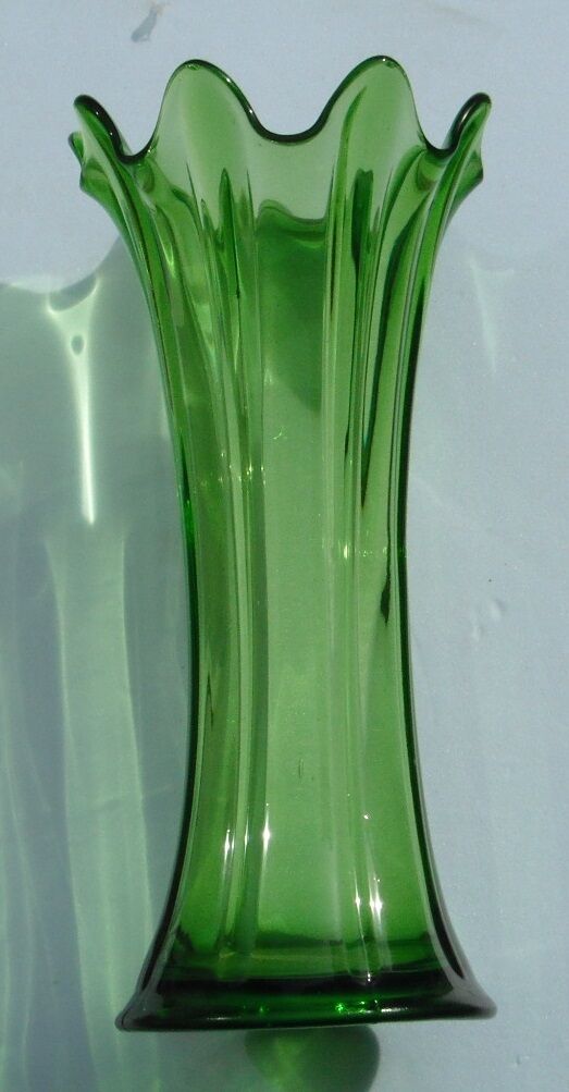 Thin Rib mid-size  Vase--4.75